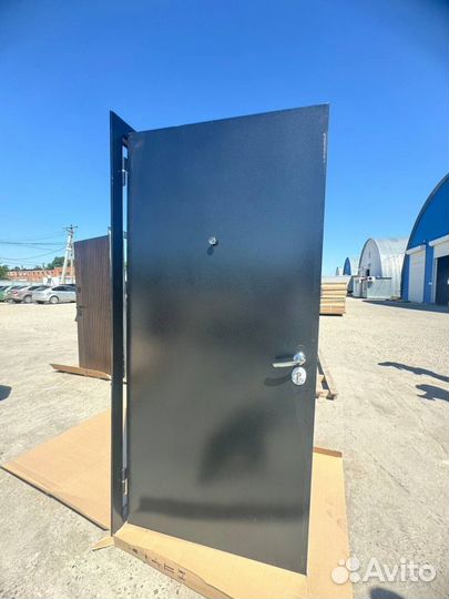 Дверь входная металлическая новая