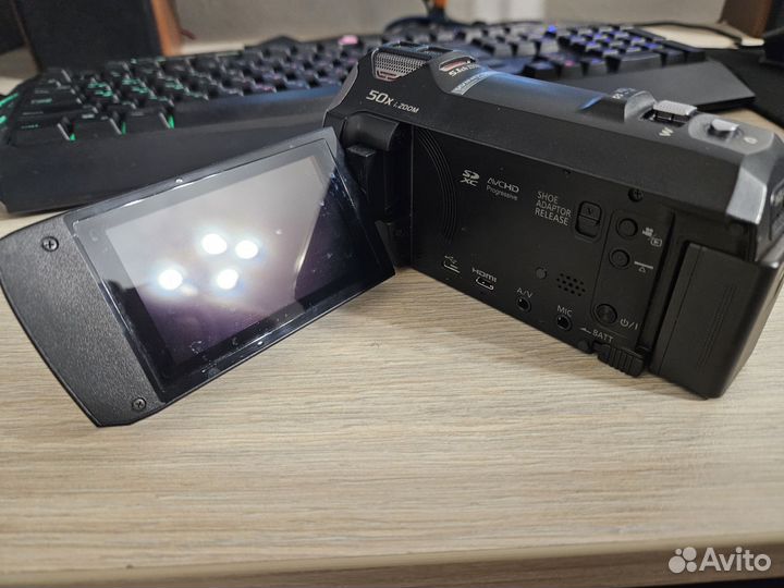 Продам видеокамеру Panasonic hc v760