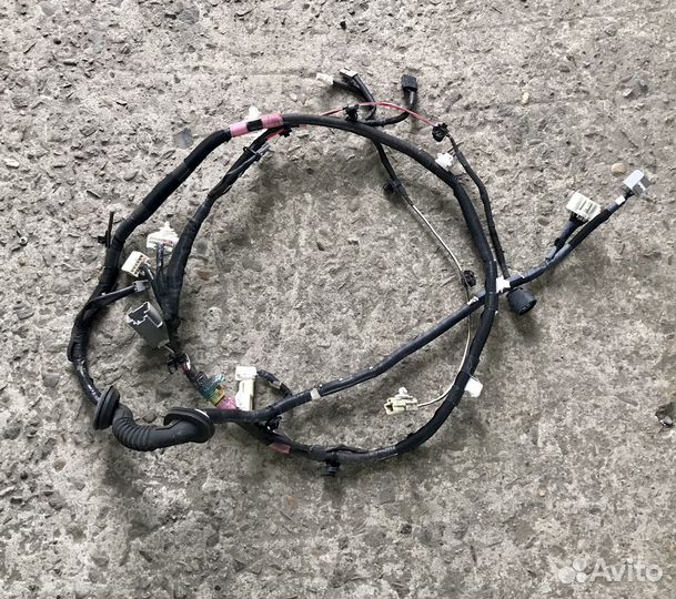 Проводка задней двери на Toyota noah