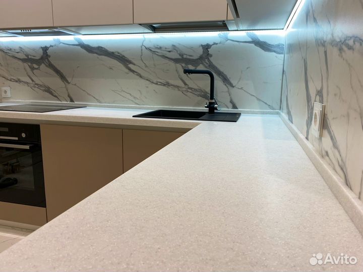 Кухонный гарнитур на заказ с подсветкой. Рассрочка