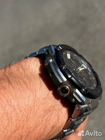Часы Casio G-Shock gst b100