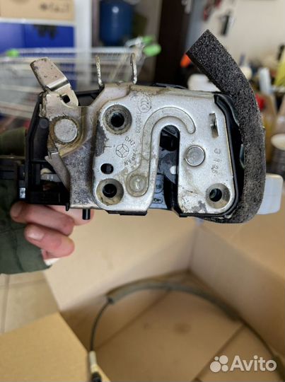 Ниссан тиана 2013 J32 замок двери правой задней