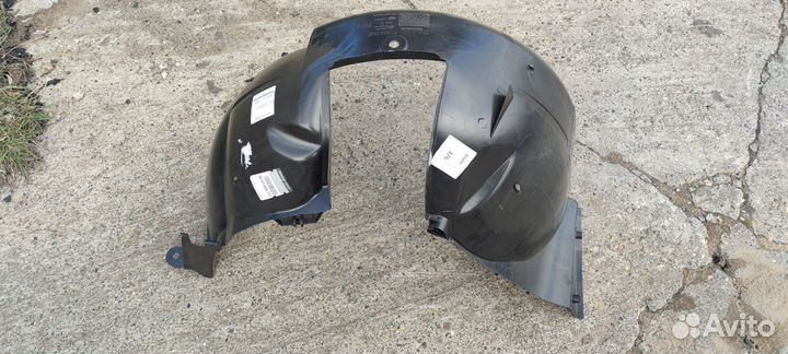 Подкрылок передний правый Renault Logan