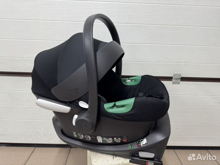 Автолюлька Cybex Aton B2 i-Size + Isofix Base One