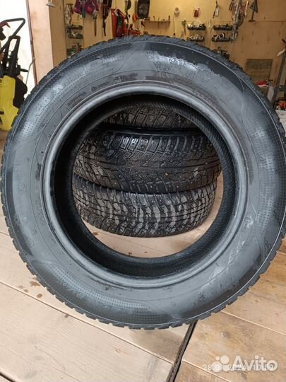 Kumho I'Zen Stud Snow KW11 235/60 R18