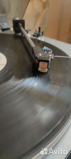 Виниловый проигрыватель