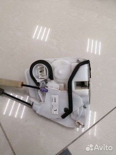 Замок задней правой двери Mazda 3 BM/BN 2015