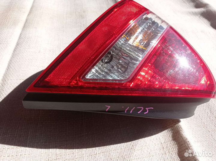 Стоп сигнал левый Nissan Tiida Latio