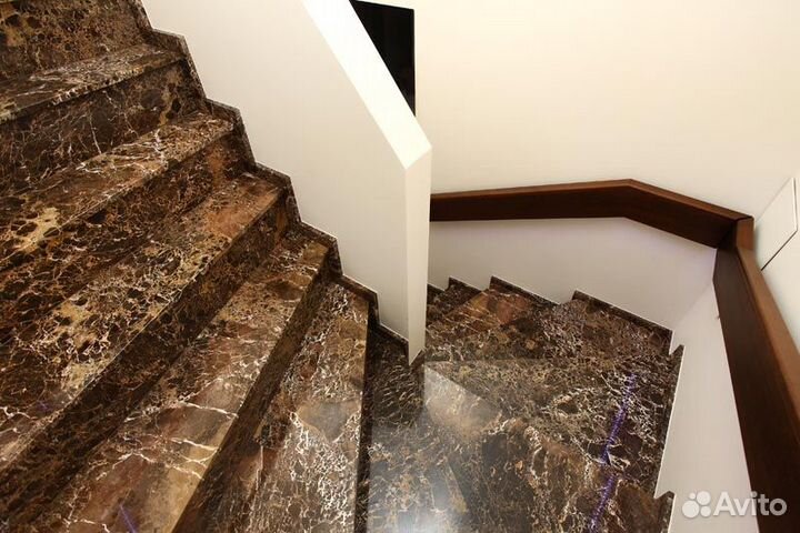 Мраморные ступени из камня Emperador Dark