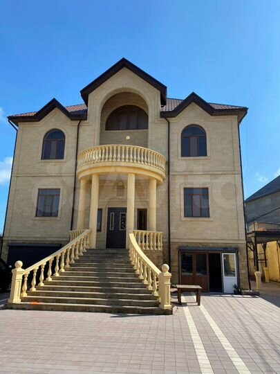 Дом 810 м² на участке 18 сот.