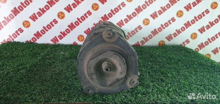 Стойки передние передние левые Nissan Tiida JC11