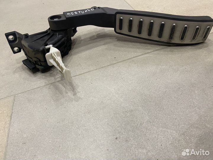 Педаль газа Porsche Cayenne 958 turbo 4.8