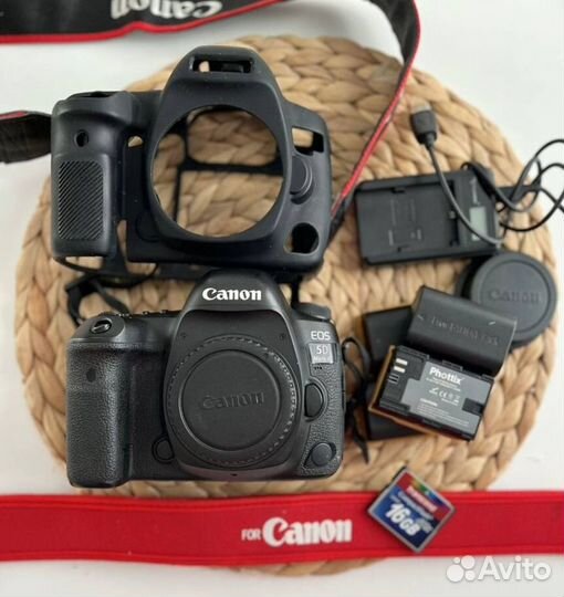 Фотоаппарат canon 5D mark 4 body