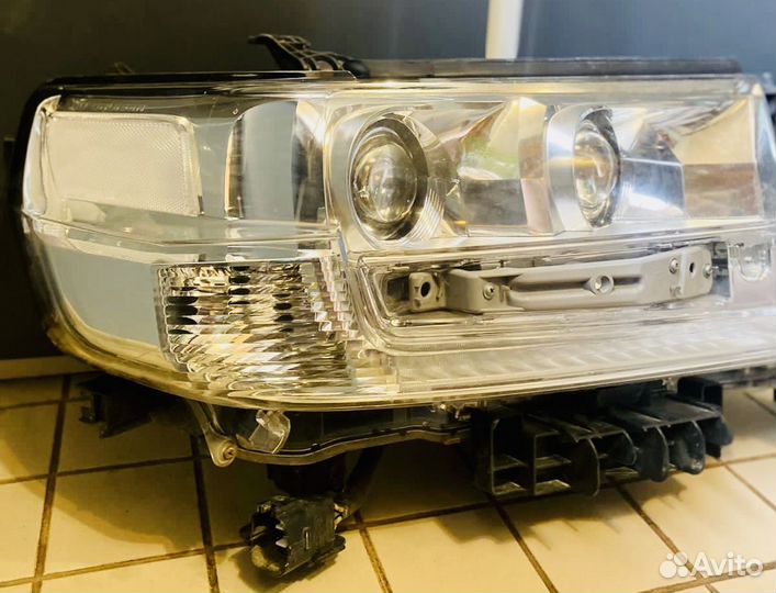 Фара правая Toyota Land Cruiser 200 (2015-2021)
