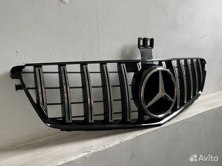 Решетка радиатора Mercedes W204 PanAmerica в сборе