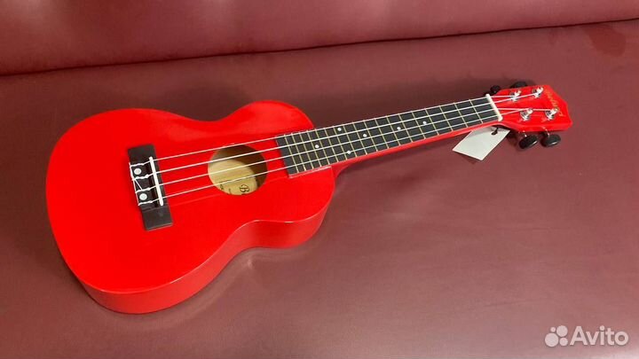 Укулеле красная