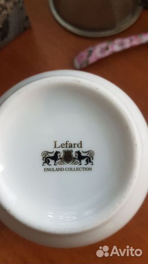 Две кружки новые фарфоровые заварочные с ситом