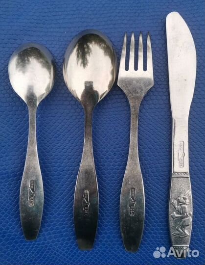 Ложки, вилка, нож: львенок, хоккеист, карлсон,волк