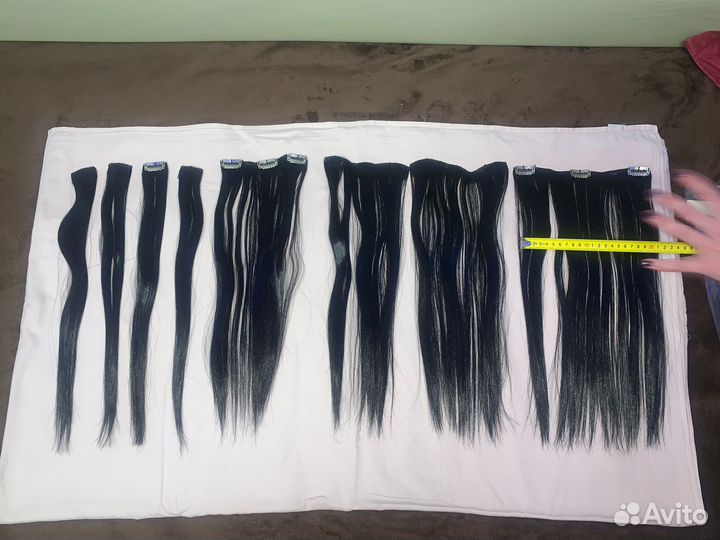 Волосы на трессах черные