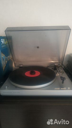 Проигрыватель виниловых пластинок