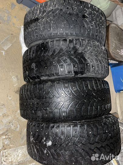 Bridgestone Blizzak Spike-01 235/55 R17 103T