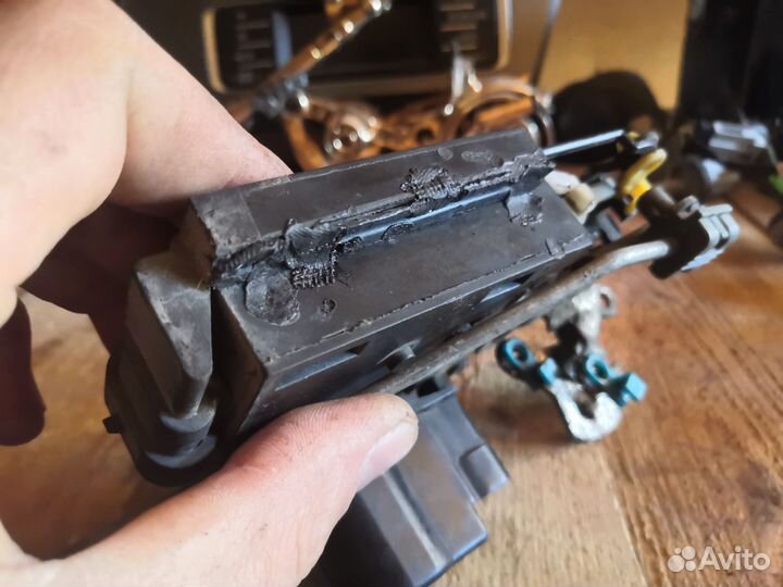 Замок передней левой двери Chevrolet Aveo T250