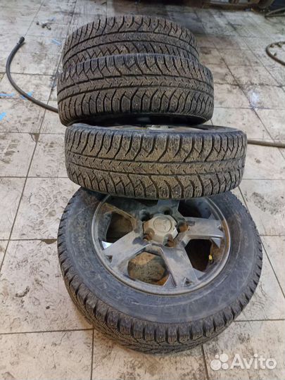 Bridgestone Ice Cruiser 7000 185/65 R15