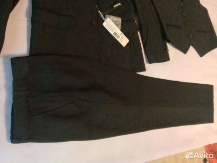 Костюм тройка новый черный 122