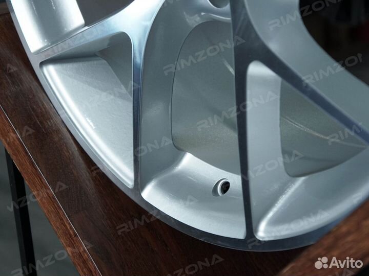 Литые диски HRE R17 на Mitsubishi. Арт801