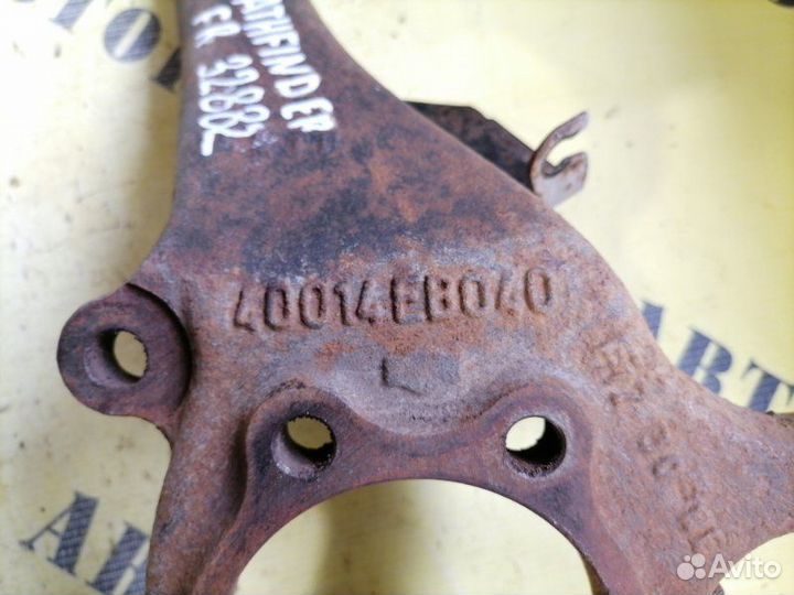 Кулак поворотный передний правый Nissan Pathfinder