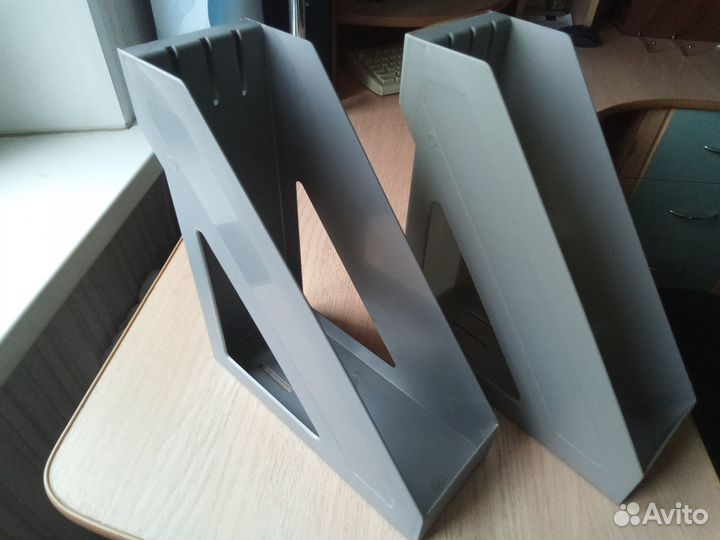 Лотки для бумаг, канцелярия, настольные контейнеры