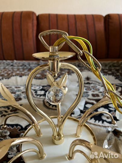 Продам люстру