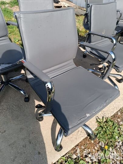 Офисное кресло