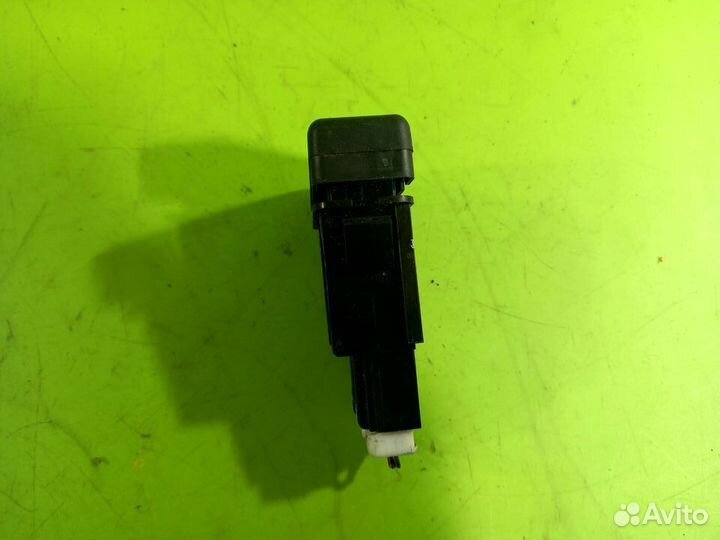 Кнопка аварийной сигнализации для Mazda 3