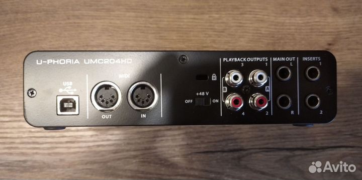 Аудиоинтерфейс Behringer UMC204HD