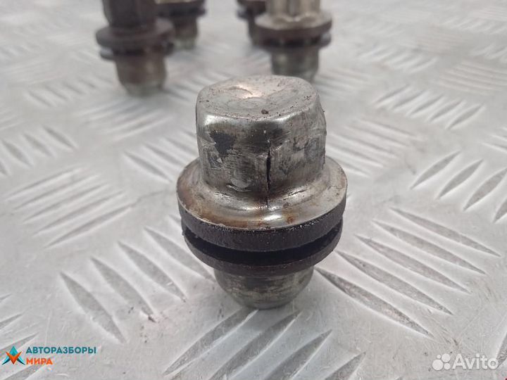 Болт колесный Land Rover Discovery 3 2006 LR173842