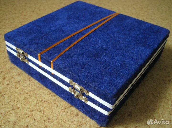 Подарочный набор рюмок из оникса в футляре (новый)