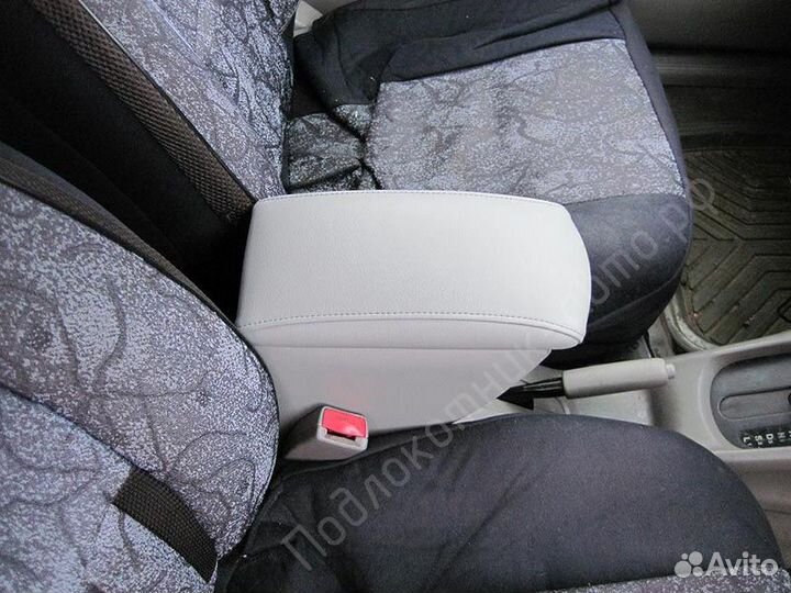 Подлокотник Мазда Демио 1 Mazda Demio 1