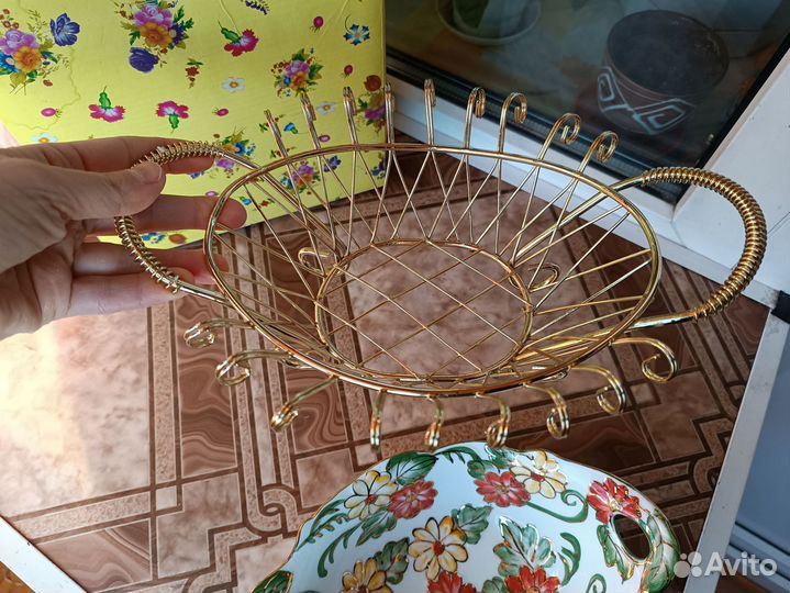 Блюдо (салатник) на подставке