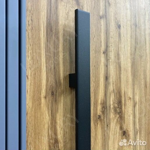 Металлическая входная дверь с боковым стеклом