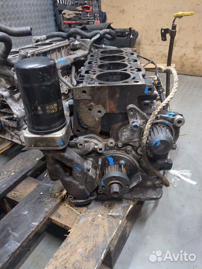 Блок цилиндров киа Carens, 2008