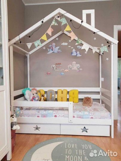 Кроватка высокий борт из массиваТеремок для малыша