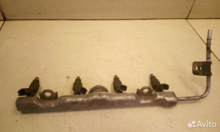 Рейка топливная (рампа) Toyota Corolla