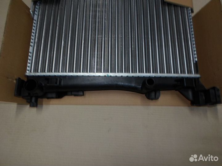 Радиатор охлаждения Мерседес X156 C117 X117