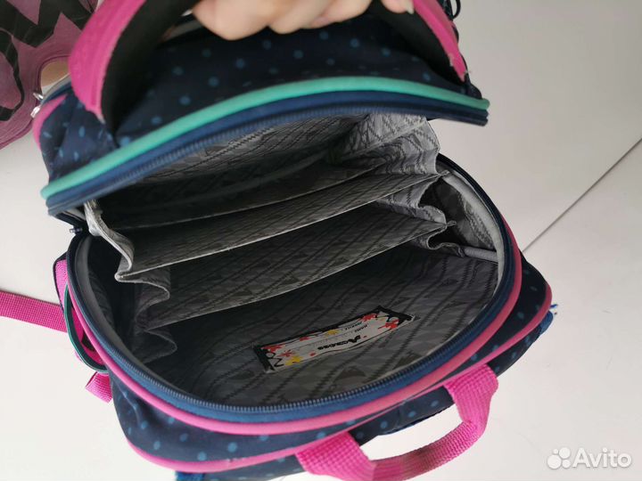 Школьный рюкзак, портфель