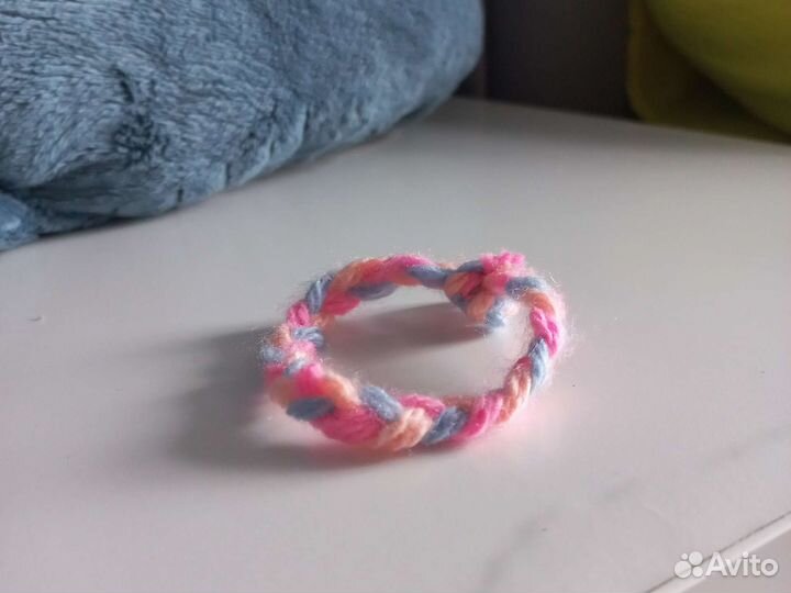 Браслетик из ниток