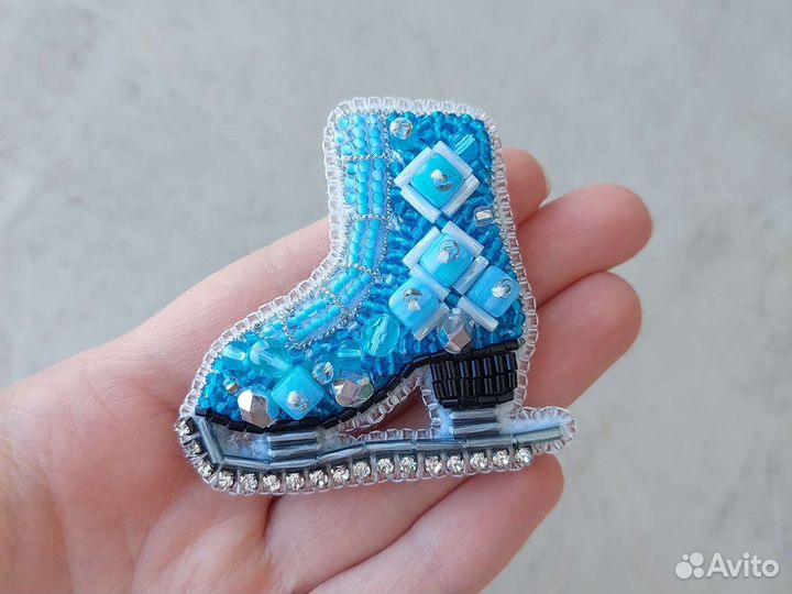 Брошь фигурные коньки