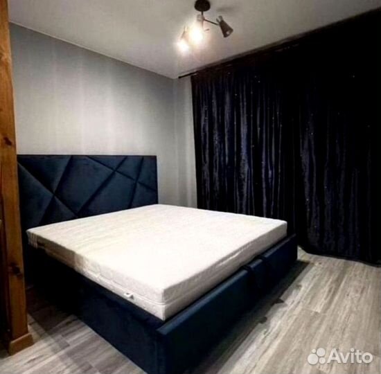 Белая кровать