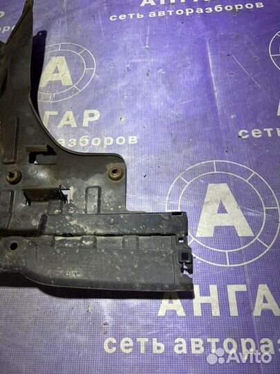 Пыльник двигателя правый Suzuki Sx 4 YA21S M16A