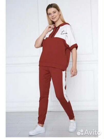 Спортивный костюм женский